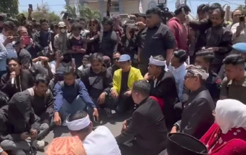 Demo Jalan Rusak, Dedi Mulyadi Turun ke Tengah Massa