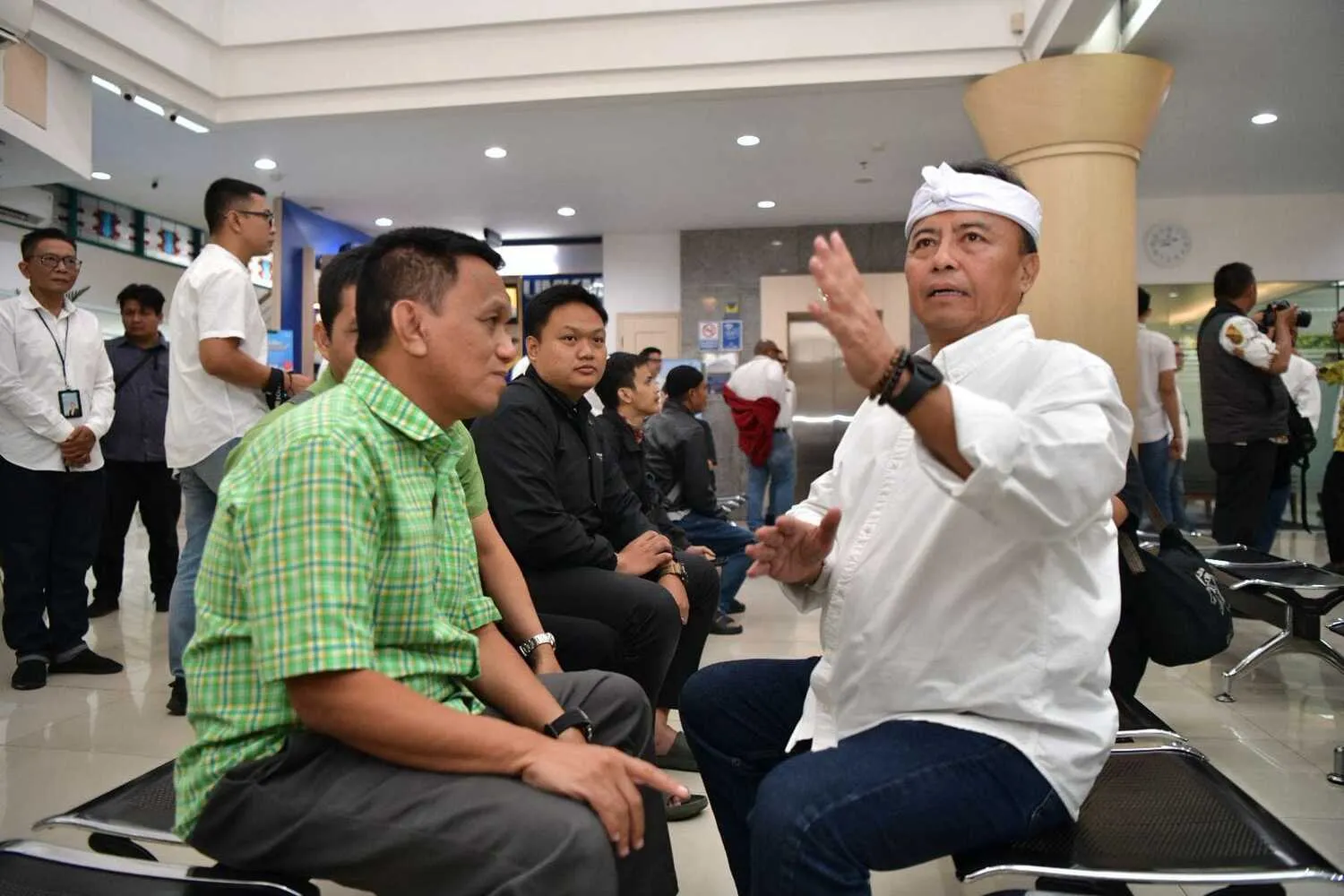 Herman Suryatman Dorong bank bjb Terus Tingkatkan Pelayanan Nasabah