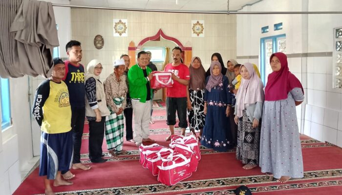 Wakil Ketua DPRD Kabupaten Sukabumi H. Usep Salurkan Bantuan untuk Korban Kebakaran di Kadudampit