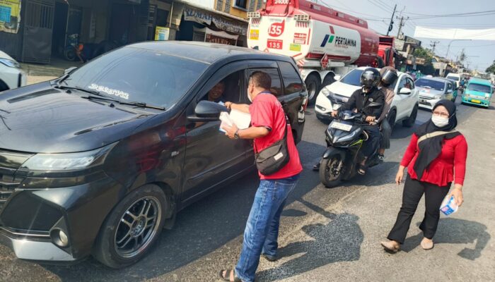 DPC PDIP Kab. Sukabumi Bergerak Cepat! Ribuan Masker Bagikan Gratis untuk Warga Terdampak Abu Vulkanik Anak Krakatau