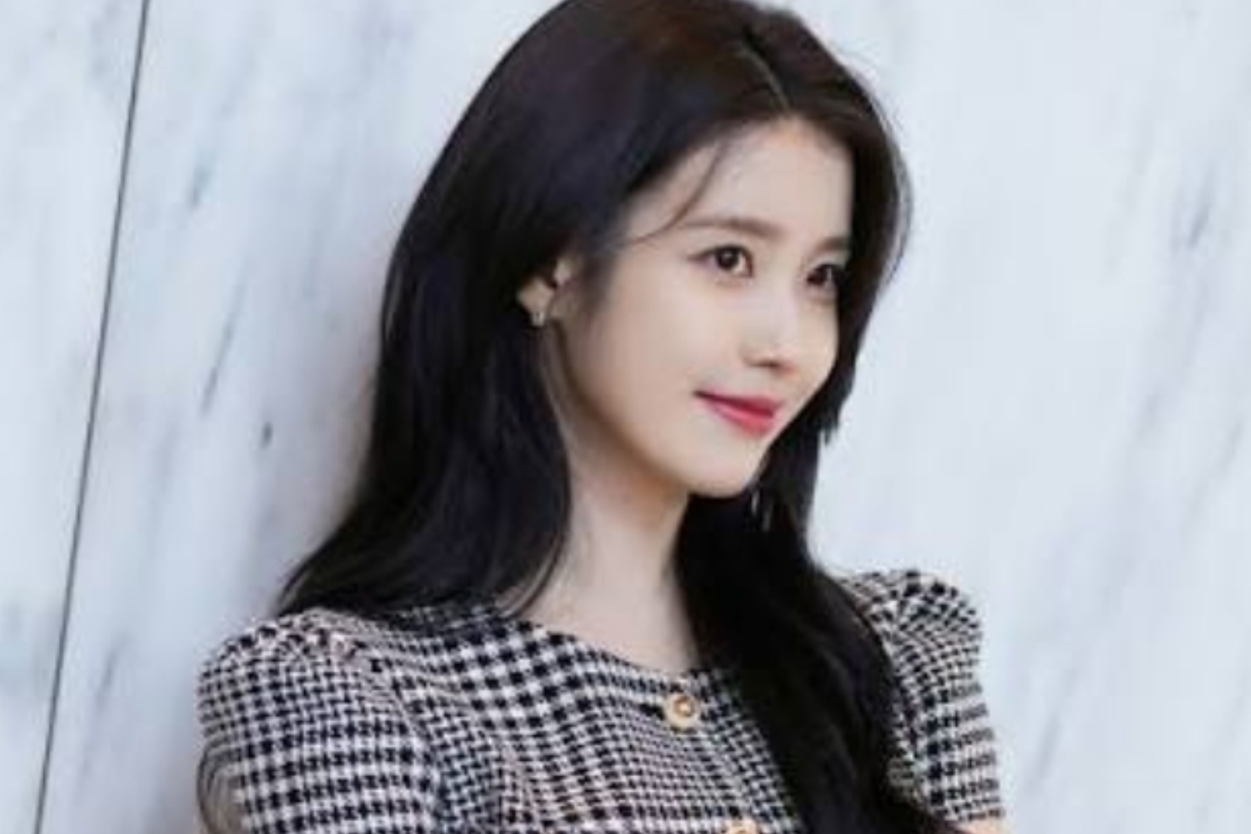 IU Akhirnya Rilis MV Unknown Planet, Makna Sonder Jadi Sorotan