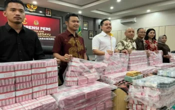 Kejari Karawang Pamer Barang Bukti Rp237 Miliar