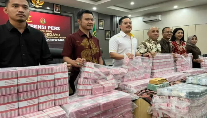 Kejari Karawang Pamer Barang Bukti Rp237 Miliar