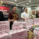 Kejari Karawang Pamer Barang Bukti Rp237 Miliar
