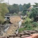 Laporan Bersih di Kertas Beda dengan Realita Dilapangan, Tumpukan Sampah Menumpuk di Jembatan Tarikolot Citeureup