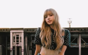 Lisa BLACKPINK Bawa Nuansa Thailand di “SaWaDiKa”, Comeback Makin Dekat 3 Lisa BLACKPINK Bawa Nuansa Thailand di “SaWaDiKa”, Comeback Makin Dekat