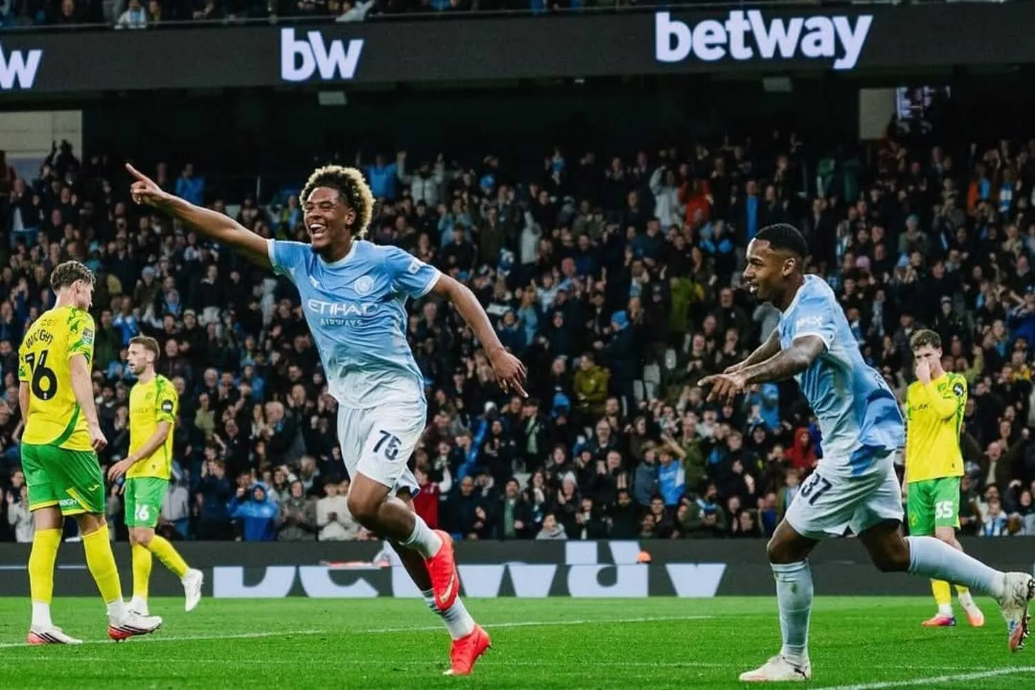 Manchester City Pesta 5 Gol, Norwich Tak Berdaya