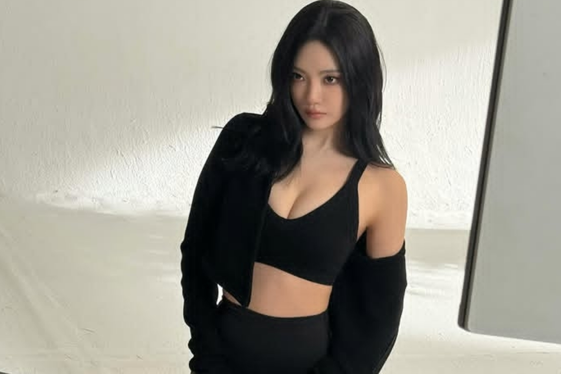 Ningning aespa Ganti Foto Profil Jadi Ikon Jari Tengah