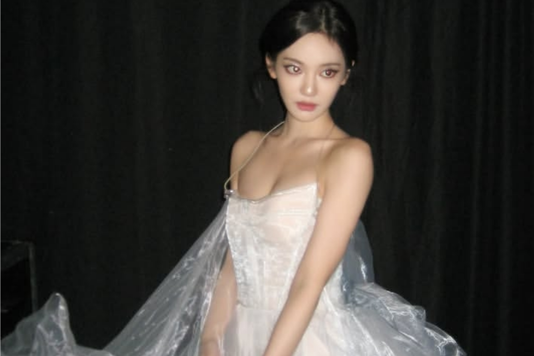 Ningning aespa Tampil dengan Gaun Gucci Khusus untuk Panggung Solo