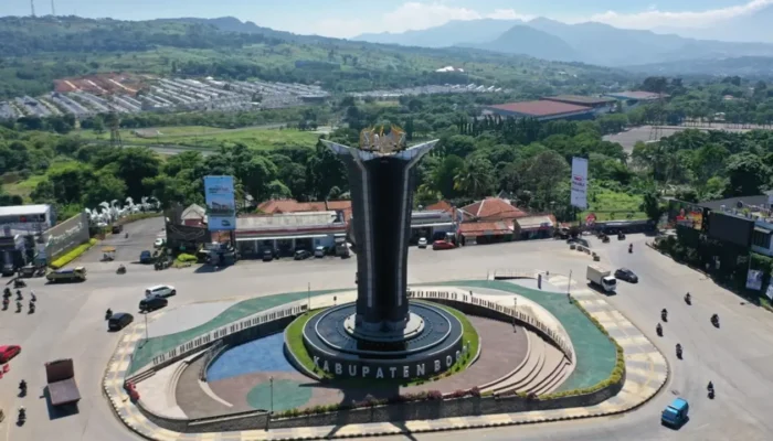 Pemkab Bogor Buat Parit Pembatas Cegah Kebakaran Masuk ke Area TPA Baru