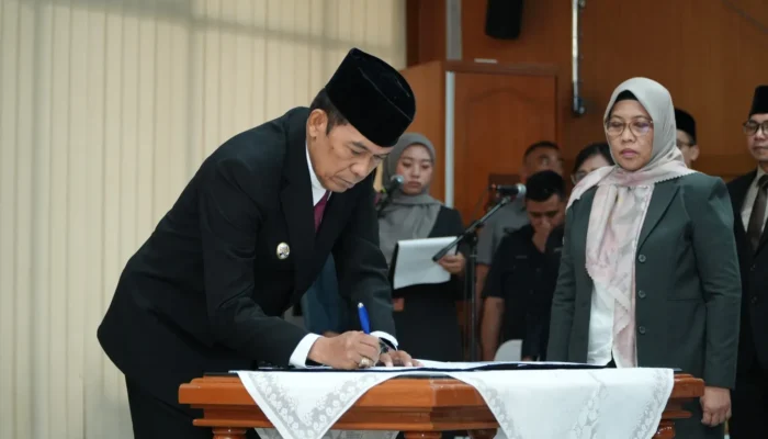 Pemkot Cimahi Lantik 18 Pejabat, Ini Pesan Ngatiyana