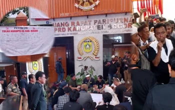 Tak Punya Nyali Perangi Korupsi, Ketua dan Seluruh Anggota DPRD Kabupaten Bogor Memilih Ngumpet dari Massa Petisi 26