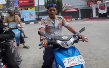 Viral Serobot Antrean SPBU, Dishub KBB Pastikan Pria Itu Bukan Petugas 3 Viral Serobot Antrean SPBU, Dishub KBB Pastikan Pria Itu Bukan Petugas