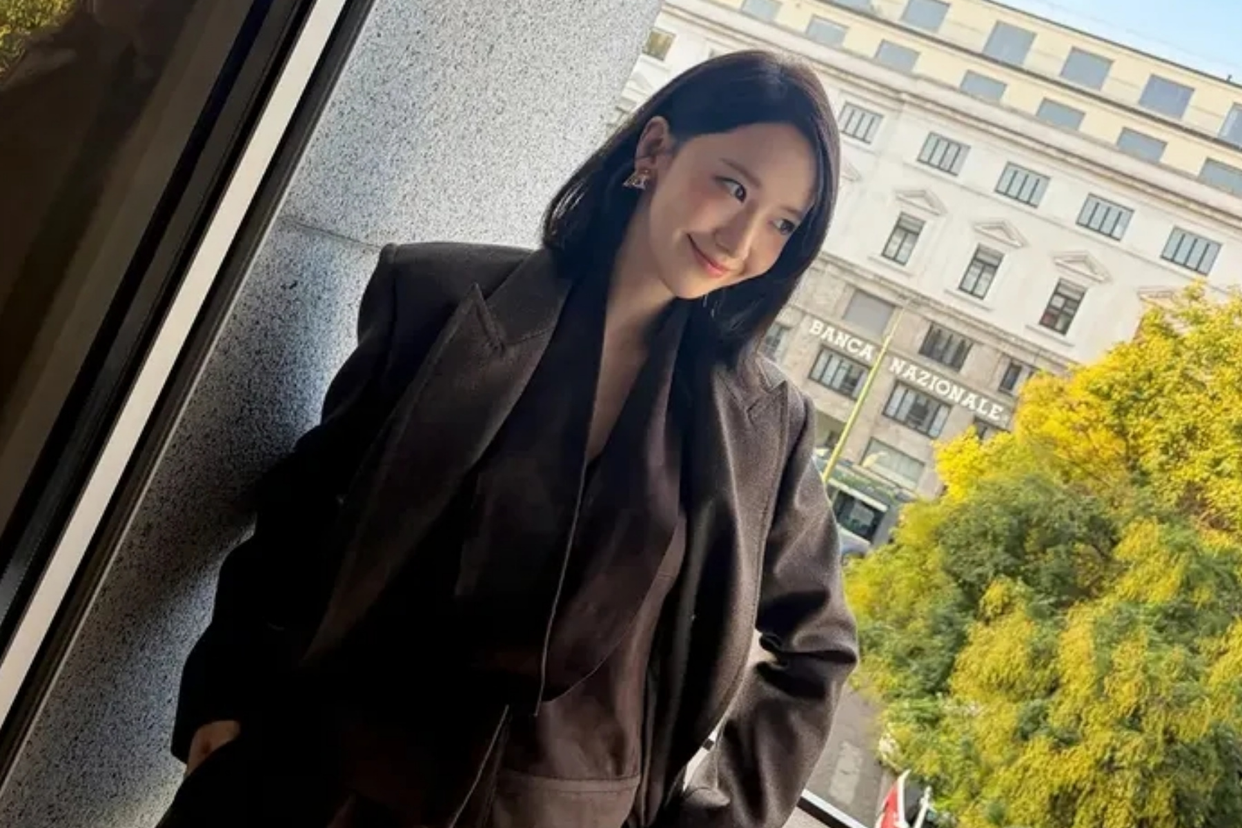 YoonA Hadir di Milan dengan Penampilan Baru
