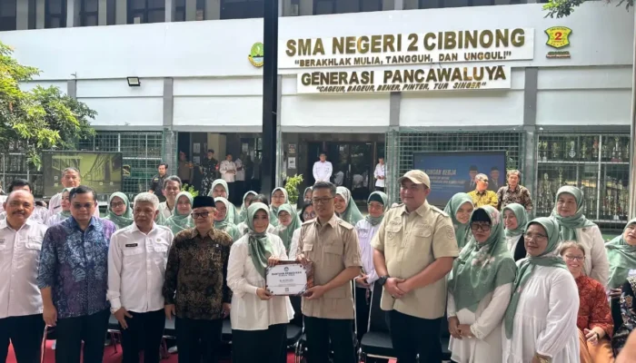 ​Bupati Bogor Bersama Menko PMK Tinjau Rencana Revitalisasi SMAN 2 Cibinong untuk Tingkatkan Kenyamanan Belajar