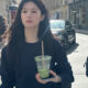 Go Youn Jung Curi Perhatian Saat Liburan di Paris dengan Galaxy Z Fold8