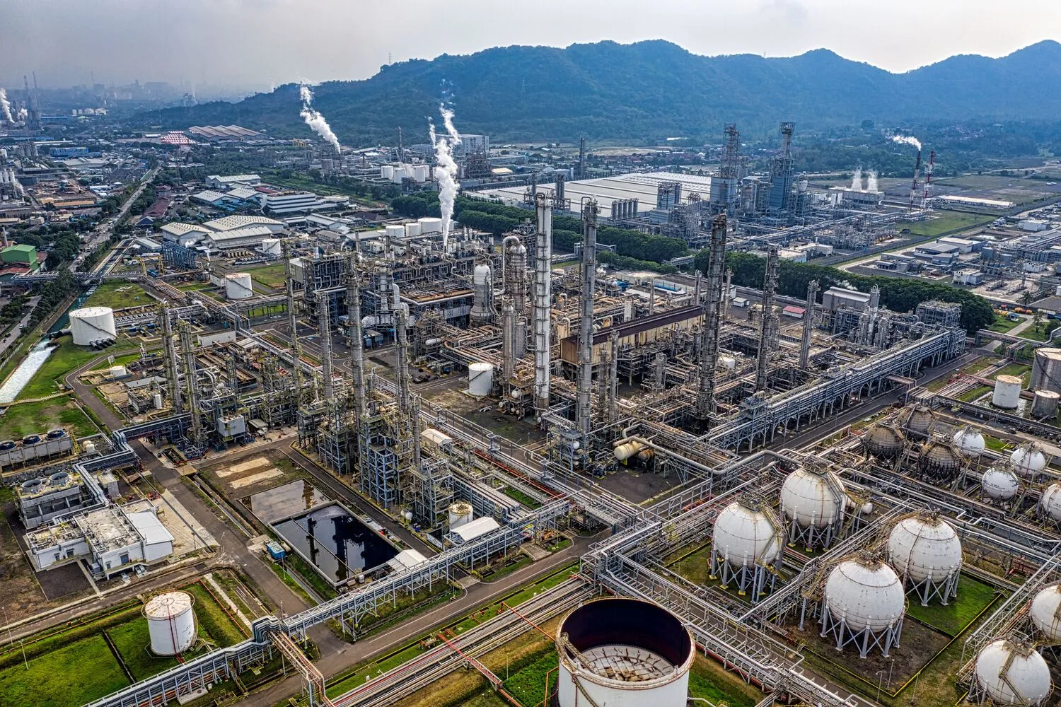 Harga Minyak Dunia Meroket, Brent Tembus US$117 per Barel