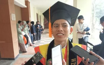 Tinggal di Toko Fotokopi dan Andalkan Beasiswa, Pemuda Asal Palembang Sukses Jadi Lulusan Terbaik STISIP Syamsul Ulum Sukabumi