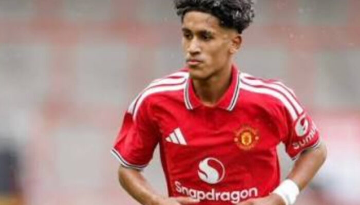 JJ Gabriel Dikabarkan Berlatih di Barcelona, Masa Depannya di MU Disorot