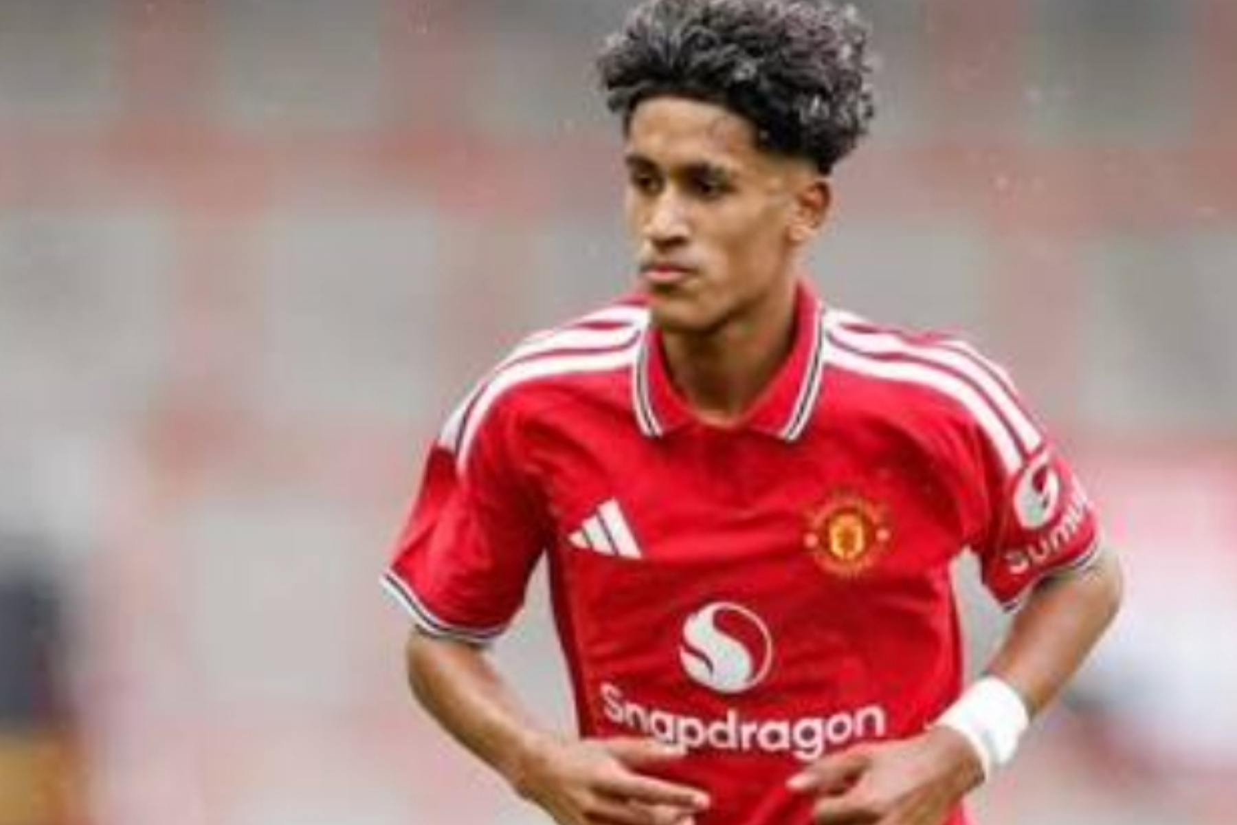 JJ Gabriel Dikabarkan Berlatih di Barcelona, Masa Depannya di MU Disorot