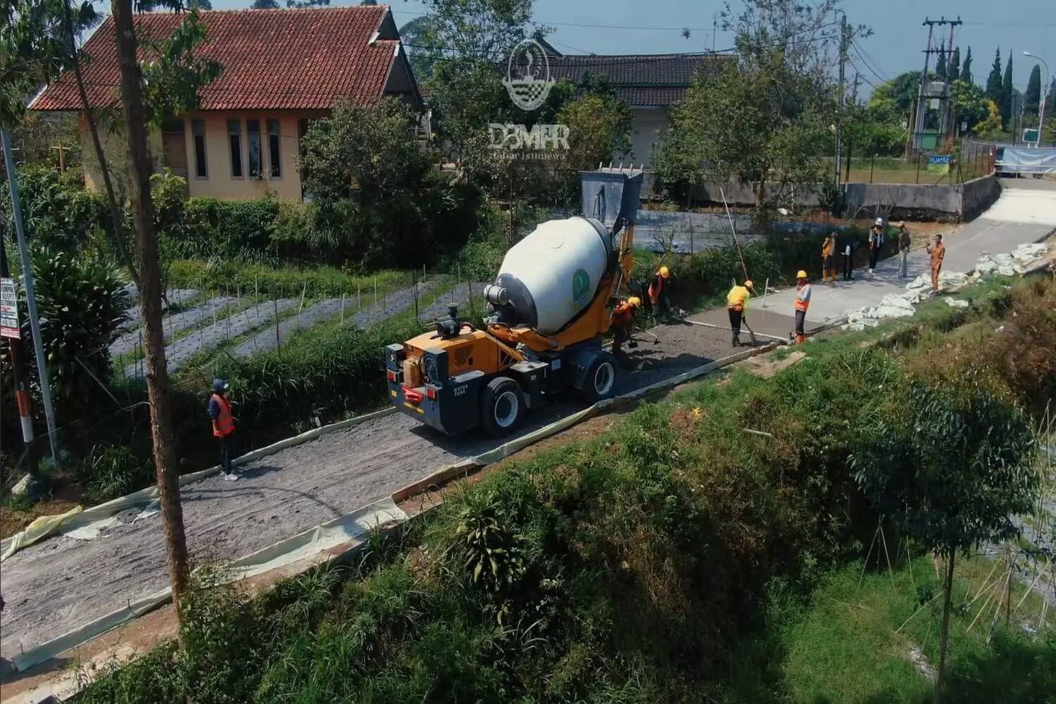 Jabar Siapkan 18 Mobile Batching Plant untuk Bangun Jalan Desa