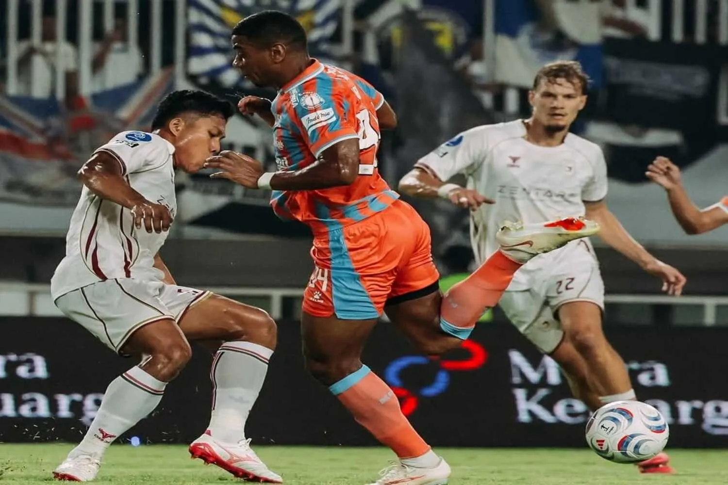 Persib Kalahkan Garudayaksa 2-1 Berkat Gol Injury Time