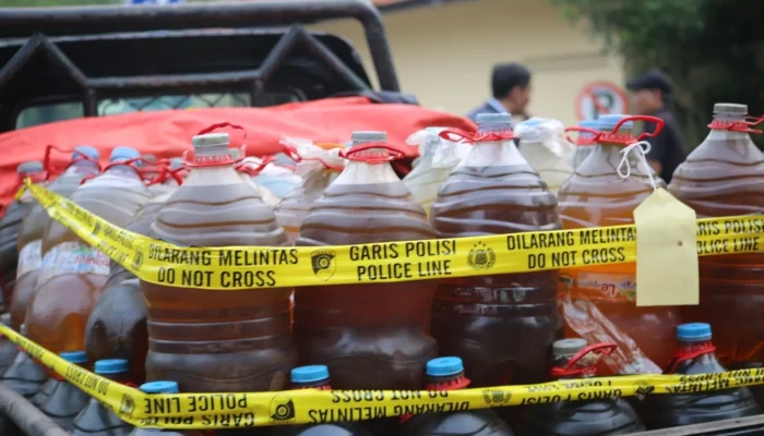 Polisi Amankan 1.110 Liter Solar Bersubsidi di Purwakarta