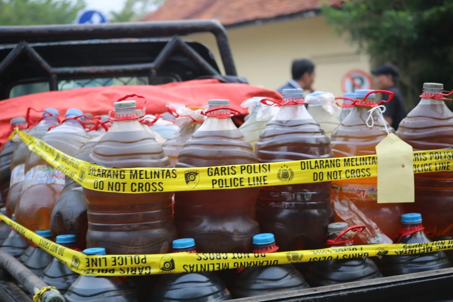 Polisi Amankan 1.110 Liter Solar Bersubsidi di Purwakarta
