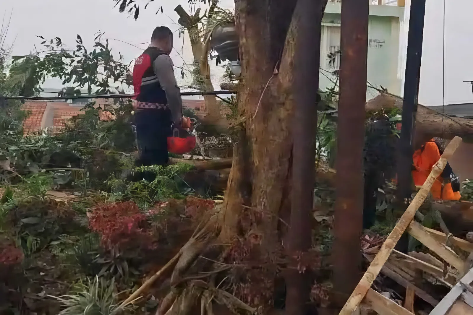 Puting Beliung Terjang Padalarang Bandung Barat, 520 Rumah Rusak