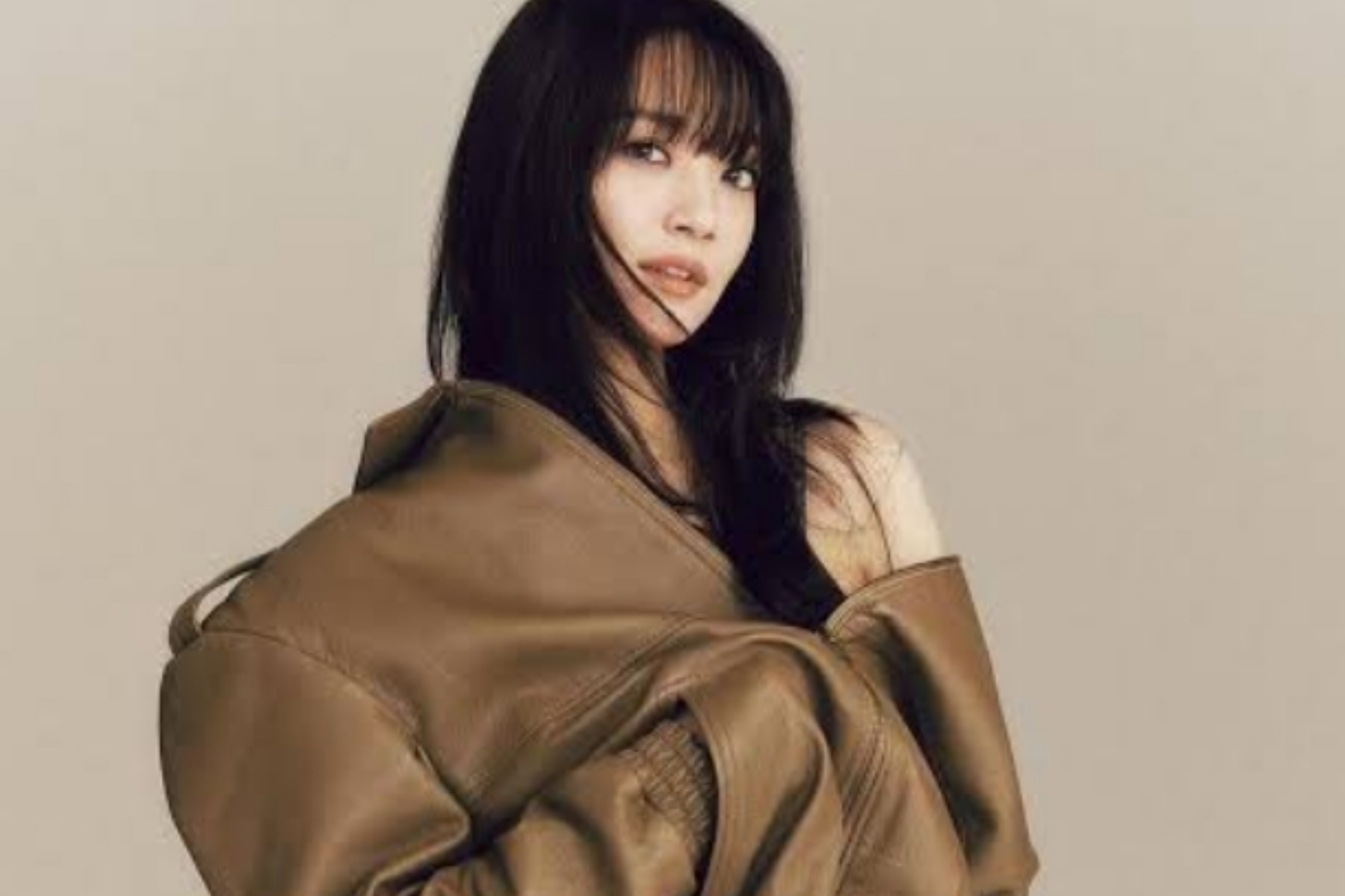 Shin Min Ah Tampil Elegan Menuju Paris